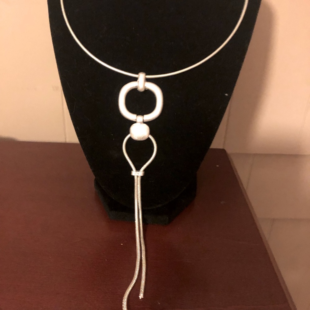 Lovely silver necklace (not sterling)